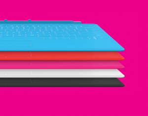 Microsoft 自社開発のタブレット「Surface」はタブレットだが、厚さ 3mm のマグネット式の着脱カバー「Touch Cover」が付属しているのが特徴
