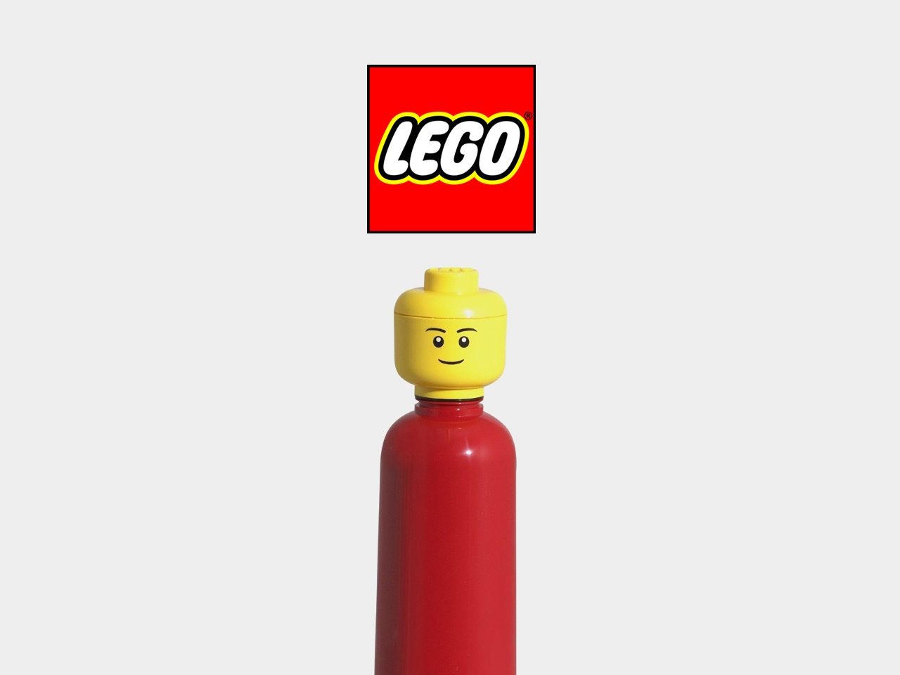 LEGO®の水筒が可愛い！頭をひねって開けるタイプ
